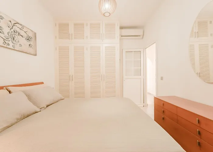 بيت للعطل Old Town Reina Sofia 3 *